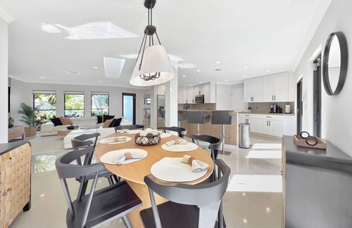 Coral Shores Casa | Welcome to Lux Waterfront Getaway: Modern & Pet-Friendly