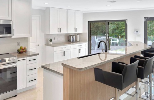 Coral Shores Casa | Welcome to Lux Waterfront Getaway: Modern & Pet-Friendly