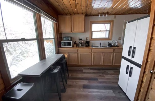 Fawnskin Cabina | Welcome to Malu! Hot Tub + Great Views!