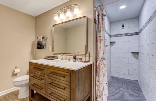 Northside Casa | Welcome to Merival Manor!! Fresh & New find your way to this spacious hideaway