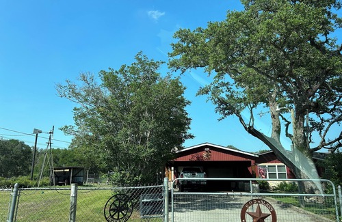 New Braunfels Casa | Welcome to New Braunfels located minutes outside of Gruene in the hill country!