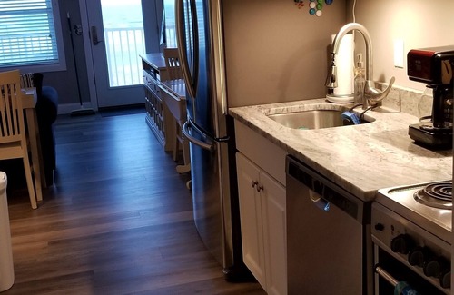 Wildwood Crest Condominio | Bienvenido a "Ocean Sunrise". Renovado directo frente al mar privado unidad final.