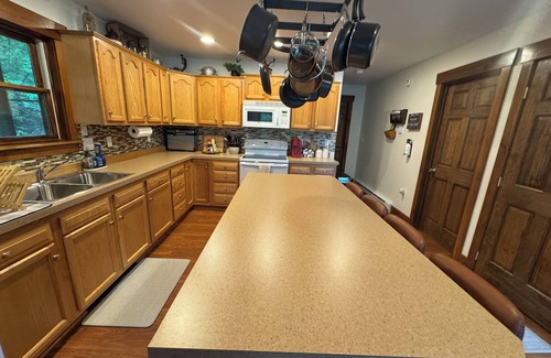 Wallenpaupauk Lake Estates Chalet De Esquí | Welcome to On the Rocks a charming retreat located near Lake Wallenpaupack
