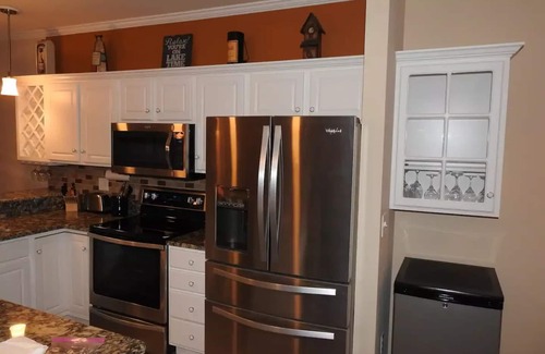 Camdenton Condominio | Welcome to our condo on the Lake!