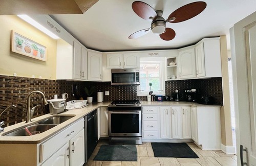 Bridgewater Apartamento | Welcome to our cozy/charming 2 Bedroom 1 Bath Apartment in Central Bridgewater