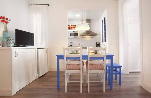 El Parc i la Llacuna del Poblenou Apartamento | ¡Bienvenido a nuestro acogedor apartamento en Poblenou! Te encantará por su ubicación, cerca de los principales lugares de interés de Barcelona y, al mismo tiempo, alejado del ruido de la ciudad.