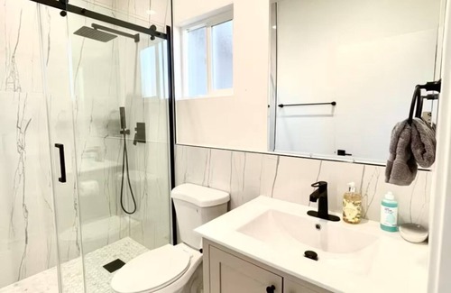 Southwest Anaheim Apartamento | Welcome to Our Cozy Masterbedroom near Disneyland