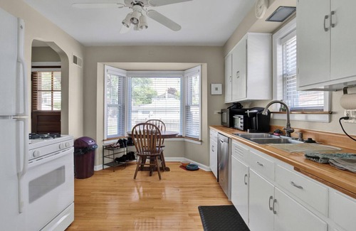 La Grange Park Casa | Welcome to our home!