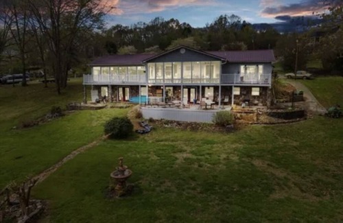 Calhoun Casa | Welcome to our lake house on the beautiful Hiwassee River!