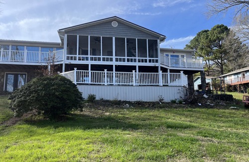 Calhoun Casa | Welcome to our lake house on the beautiful Hiwassee River!