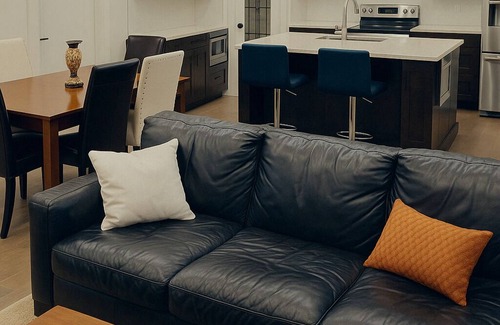 Airdrie Casa | Welcome to our Luxury Nest…A home away from home. Your comfort is our culture