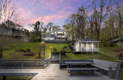 Ingles Casa | Welcome to Owens Oasis on serene Claytor Lake in Dublin, VA