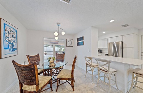 Sarasota Casa | Welcome to Palm Paradise! A Serene and private 3-bedroom home close to beach!
