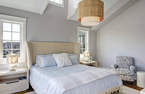 Stone Harbor Casa | Bienvenido al paraíso en Southern Stone Harbor. Los humedales sin obstrucciones del suroeste y las vistas de la bahía abundan desde estos 4,000 s. F. 6 habitaciones, 6 baños completos,