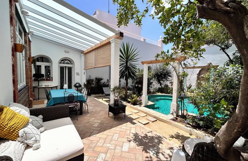 Puerto Real Casa | Casa senorial con jardin y piscina privada en el casco historico de Puerto Real