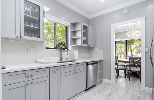 The Roads Casa | Welcome to Paradise POOL Home in Brickell 5 min to the beach.