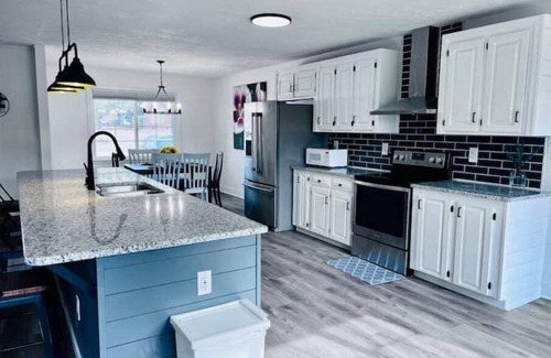 Westover Casa | Welcome to “Persimmon Grove” the Cozy Farmhouse with Modern Amenities