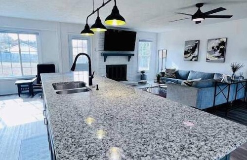 Westover Casa | Welcome to “Persimmon Grove” the Cozy Farmhouse with Modern Amenities