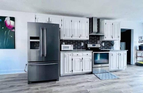 Westover Casa | Welcome to “Persimmon Grove” the Cozy Farmhouse with Modern Amenities