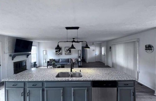 Westover Casa | Welcome to “Persimmon Grove” the Cozy Farmhouse with Modern Amenities