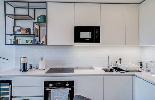 Alperton Apartamento | Welcome to Plotseeker’s Modern 2-bedroom flat in Wembley, just minutes from Wembley Stadium and with direct access to Central London and Heathrow. Ideal for families, couples, and business travelers.