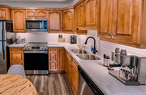Collingwood Casa | Welcome to PonyTrail Spacious Family Townhome.Dog Friendly.Minutes to Blue Mountain