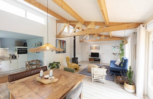 Ouddorp Casa | Welcome to Prinsenhof 62, a beautiful holiday home in the serene nature park Prinsenhof, where you will find the peace and relaxation you need.