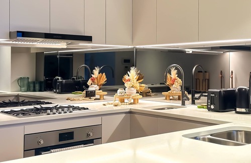 Rhodes Apartamento | Welcome to Rhea! Shimmering waterfront in Rhodes