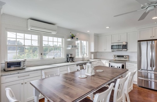 Dennis Casa | Welcome To Seaside Estate - .1 Mile to Corporation Beach
