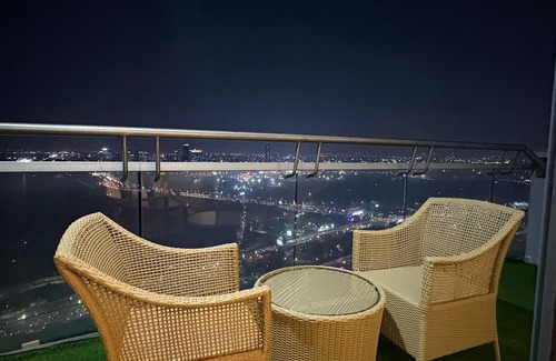 Noida Apartamento | Welcome to Supernova luxurious stay