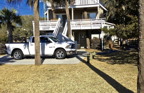 Folly Beach Casa | Bienvenido a Swell Cottage! Impresionante Second Folly Beach con excelentes vistas al mar