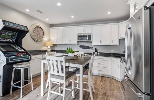 Minot Casa | Welcome to the "Beach Haus," a charming retreat 400' from Minot Beach!