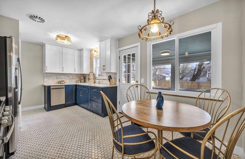 Richmond Heights Casa | Welcome to the Buckeye Bungalow, sleeps 8 with A/C, Wifi and games in Euclid