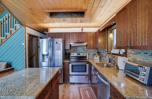 Hamlin Casa | Welcome to The Chalet Getaway in the Hideout!