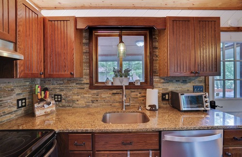Hamlin Casa | Welcome to The Chalet Getaway in the Hideout!