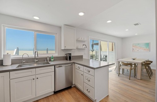Hollywood Beach Cabaña | Welcome to the cutest oceanfront beach cottage!