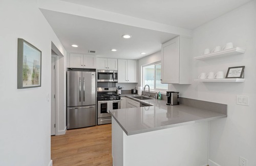Hollywood Beach Cabaña | Welcome to the cutest oceanfront beach cottage!
