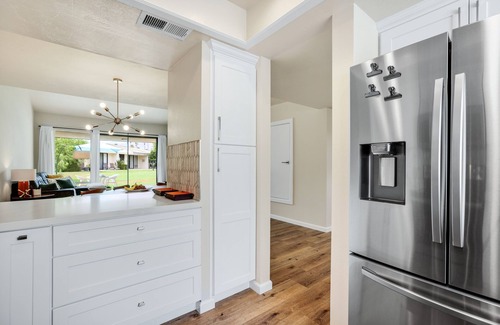 Sunrise Villas Condominio | Welcome to the Grand Bahama. An updated condo in South PS with Mountain Views.