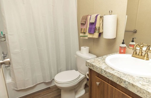 Alexander Casa | Welcome to the Hill Top House Comfy 2-bedroom house with WiFi, AC, and more!