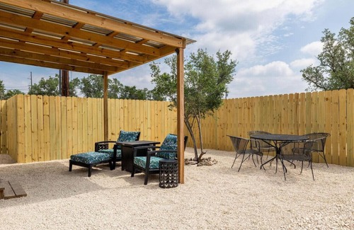 Wimberley Casa | Welcome to the Ladybug Walk DT and Blanco River