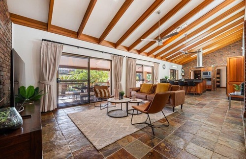 Molendinar Casa | Welcome To The Lodge