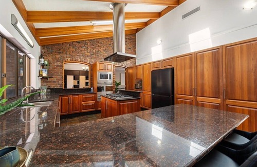 Molendinar Casa | Welcome To The Lodge