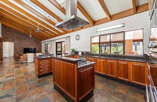 Molendinar Casa | Welcome To The Lodge