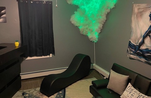 York Apartamento | Welcome to the only Adult Playhouse catering to all lifestyles.