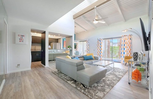 Deep Well Ranch Condominio | Welcome to the Pomello. Your desert oasis awaits.