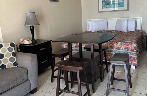 Bostwick Park Complejo | Welcome to The Sea Dip Beach Resort located in Daytona Beach! Beach Access Open!
