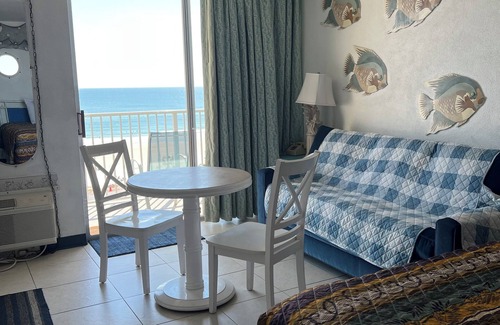 Bostwick Park Complejo | Welcome to The Sea Dip Beach Resort located in Daytona Beach! Beach Access Open!