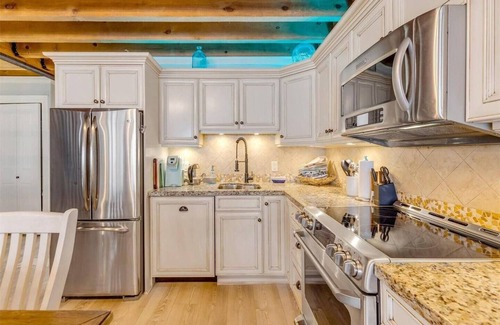 Central Okanagan Casa | Welcome to The Secret Point, your private lakeside haven nestled down Westside Road