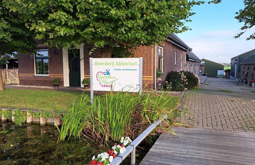 Leidschendam Apartamento | Welcome to the van Boheemen family on the Akkerlust farm.