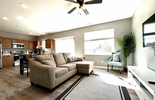 Mankato Casa | Welcome to The Willow - Spacious 4-bedroom townhome close to MSU